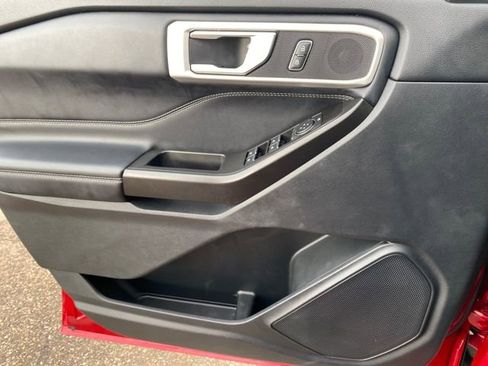 Used 2020 Ford Explorer XLT image 14