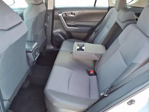 Used 2025 Toyota RAV4 XLE AWD/4WD image 18