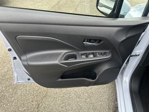 Used 2025 Nissan Versa SV w/ Trunk Package FWD image 9