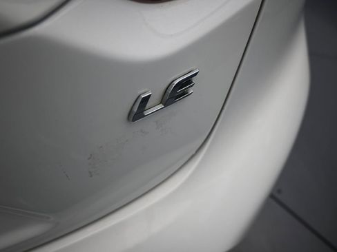 Used 2020 Toyota Corolla LE image 38