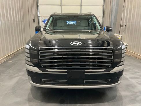 Used 2026 Hyundai Palisade Calligraphy FWD image 2