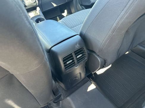 Used 2022 Ford Escape SE w/ SE Sport Appearance Package image 25