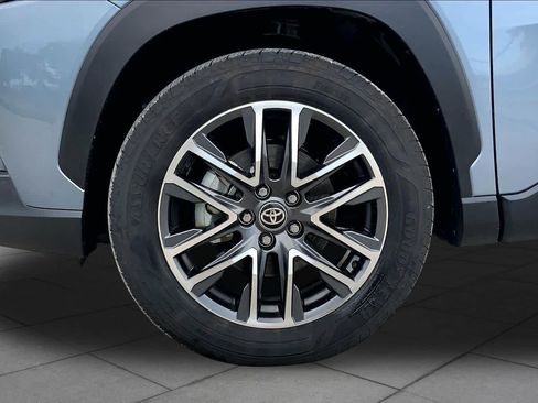 Used 2026 Toyota Corolla Cross XLE FWD image 11