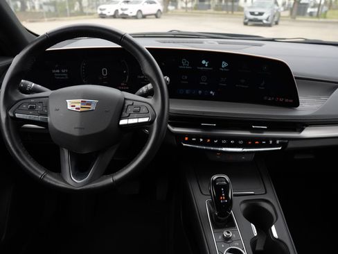 Certified 2025 Cadillac XT4 Premium Luxury image 9