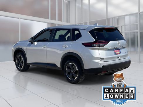 Certified 2025 Nissan Rogue SV AWD/4WD image 4