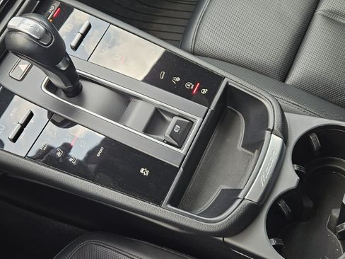 Used 2022 Porsche Macan AWD/4WD image 20