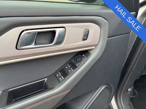 Used 2025 Ford Explorer Active AWD/4WD image 11