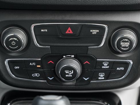 Used 2018 Jeep Compass Limited w/ Navigation Group image 10