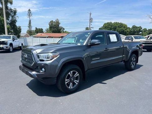 Used 2019 Toyota Tacoma TRD Sport AWD/4WD image 3