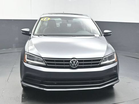 Used 2018 Volkswagen Jetta SE FWD image 3