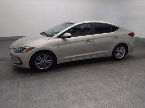 Used 2017 Hyundai Elantra SE image 2