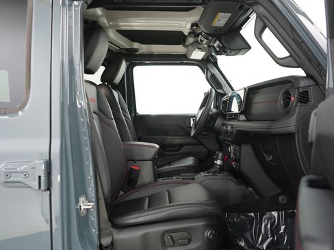 Used 2024 Jeep Wrangler Unlimited Rubicon image 12