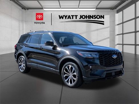 Used 2025 Ford Explorer ST-Line image 7