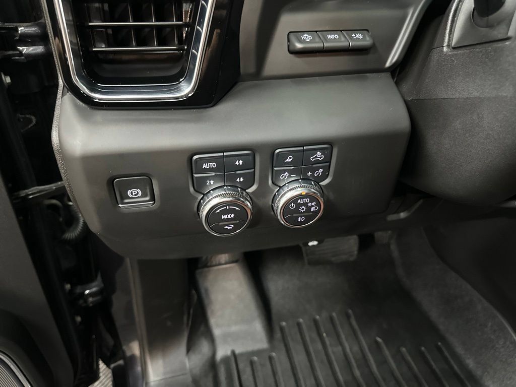 Used 2025 GMC Sierra 2500 Denali Ultimate AWD/4WD image 34