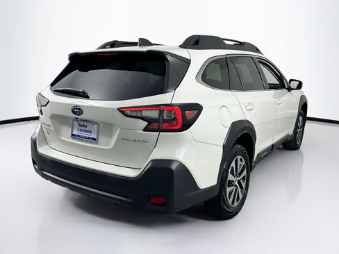 Used 2023 Subaru Outback Premium AWD/4WD image 5