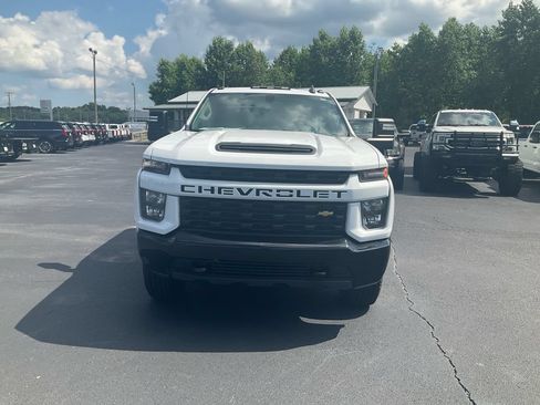 Used 2023 Chevrolet Silverado 2500 Custom w/ Custom Value Package AWD/4WD image 2