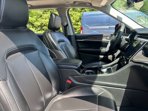 Used 2023 Jeep Grand Cherokee L Limited AWD/4WD image 19