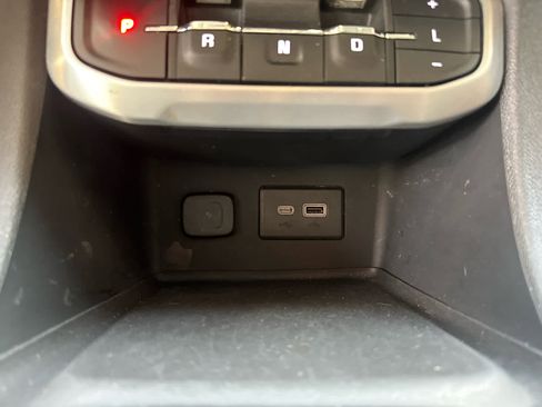 Used 2022 GMC Acadia SLE w/ Driver Convenience Package image 24