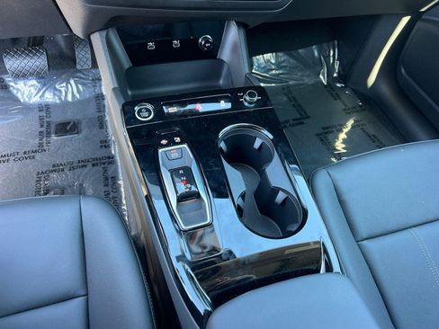 New 2025 Audi Q6 e-tron Premium AWD/4WD image 24