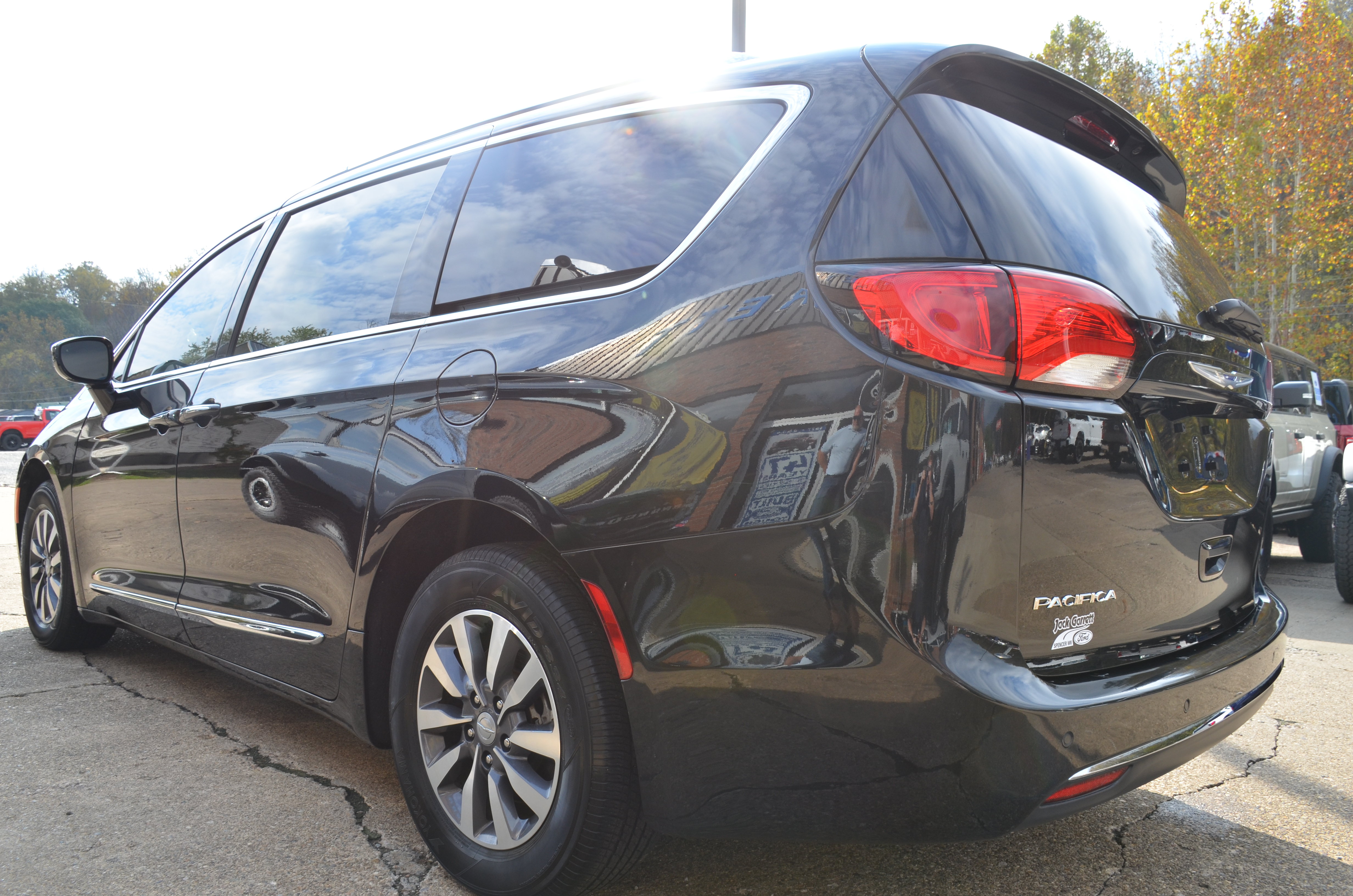 Used 2020 Chrysler Pacifica Touring-L Plus FWD image 4