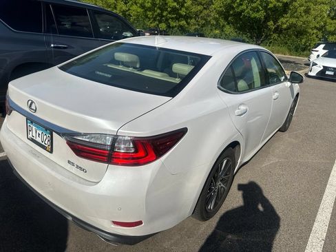 Used 2017 Lexus ES 350 w/ Luxury Package FWD image 27
