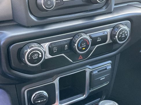 Used 2021 Jeep Gladiator Sport AWD/4WD image 34