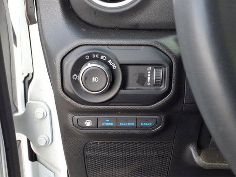 Used 2023 Jeep Wrangler Unlimited Sahara image 21