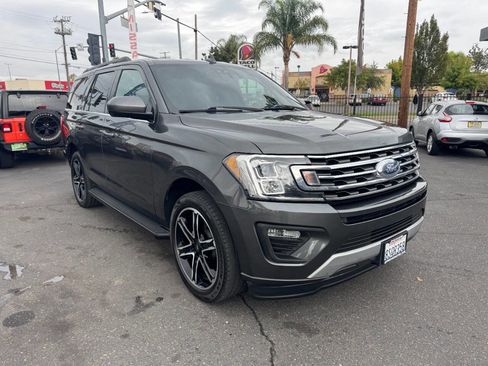 Used 2020 Ford Expedition XLT RWD image 2