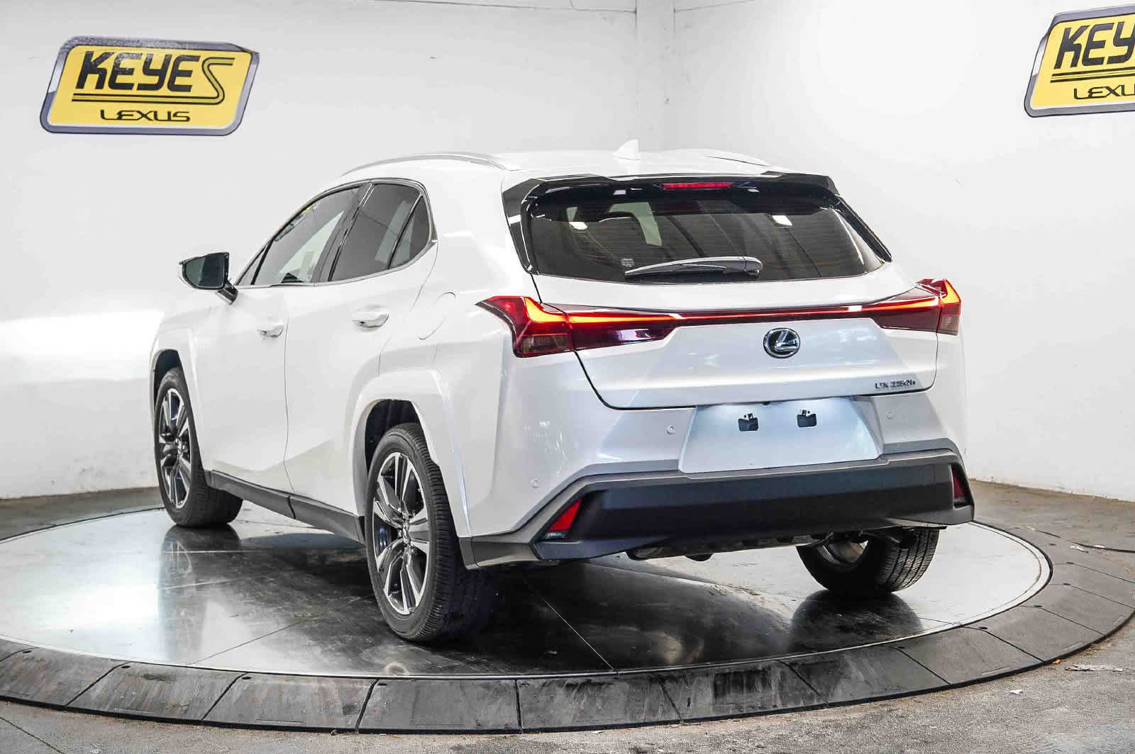 Used 2024 Lexus UX 250h FWD w/ Premium Package image 2