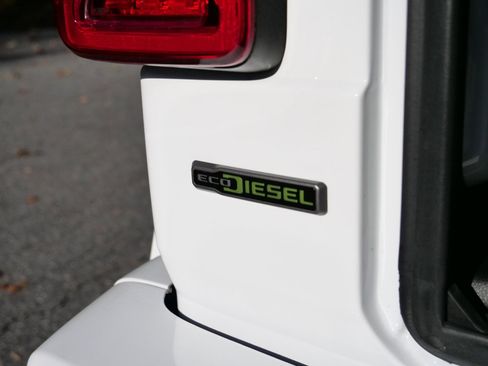 Used 2021 Jeep Wrangler Unlimited Sahara image 9