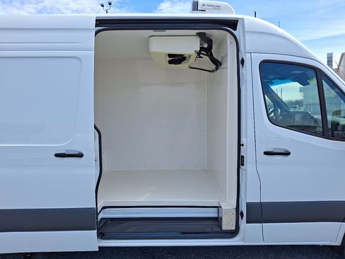 Used 2024 Mercedes-Benz Sprinter 144 Cargo image 9