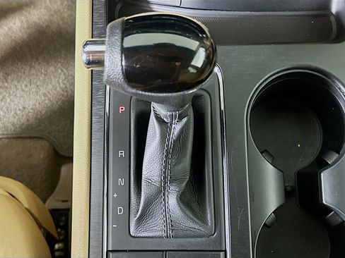 Used 2016 Kia Sedona LX w/ LX Convenience Package FWD image 24