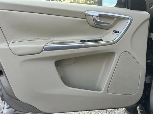 Used 2015 Volvo XC60 T5 Premier w/ Proximity Package FWD image 14