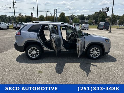 Used 2021 Jeep Cherokee Latitude image 28