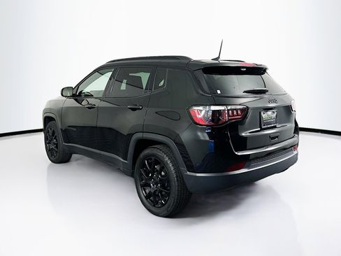 Used 2022 Jeep Compass Latitude FWD image 5