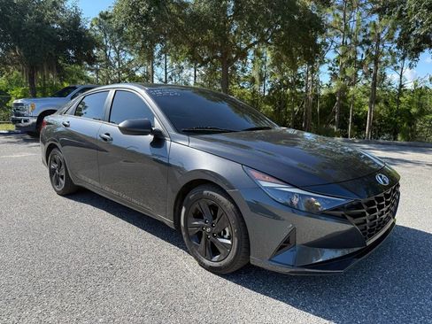 Used 2022 Hyundai Elantra SEL FWD image 3