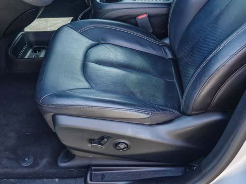 Used 2022 Chrysler Pacifica Touring-L w/ S Appearance Package FWD image 20