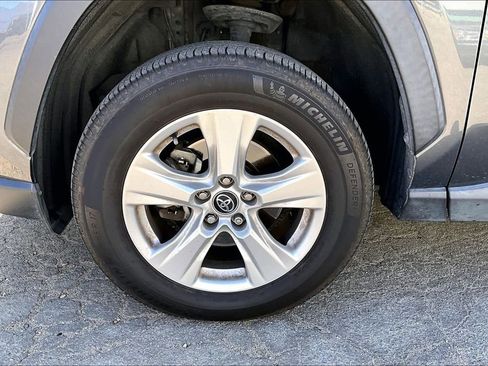 Used 2020 Toyota RAV4 XLE w/ Carpet Mat Package FWD image 8