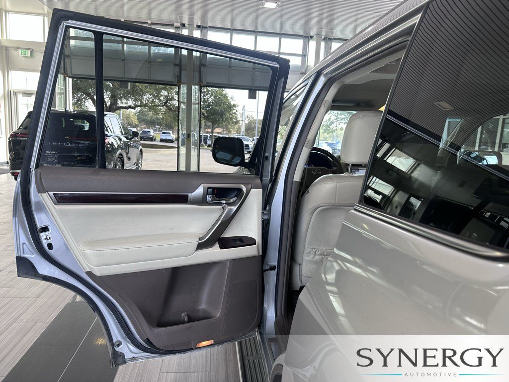 Used 2015 Lexus GX 460 w/ Premium Package AWD/4WD image 28