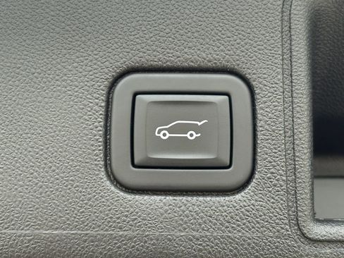 Used 2024 GMC Terrain SLT FWD image 11