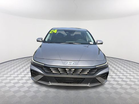 Used 2024 Hyundai Elantra Limited FWD image 2