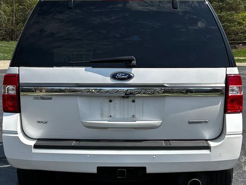 Used 2017 Ford Expedition XLT w/ Equipment Group 202A RWD image 4