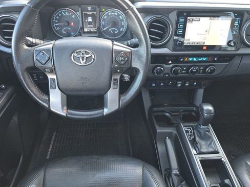 Used 2018 Toyota Tacoma TRD Off-Road image 15