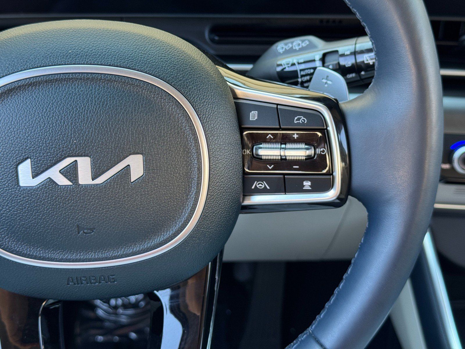 Used 2025 Kia Carnival SX Prestige FWD image 23