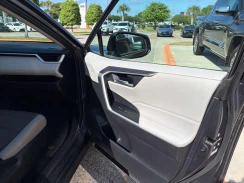 Used 2020 Toyota RAV4 XLE w/ Convenience Package AWD/4WD image 36