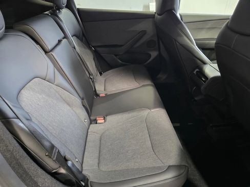 Used 2026 Tesla Model Y Long Range RWD image 9