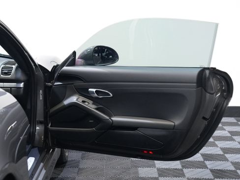 Used 2016 Porsche Cayman RWD image 23