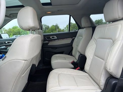 Used 2016 Ford Explorer Platinum AWD/4WD image 18