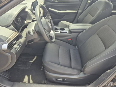 Used 2025 Nissan Altima 2.5 SV FWD image 16