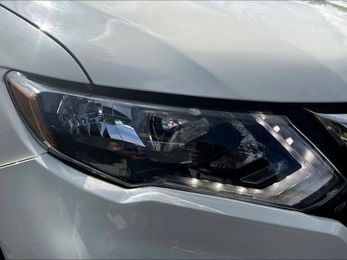 Used 2020 Nissan Rogue SV FWD image 31
